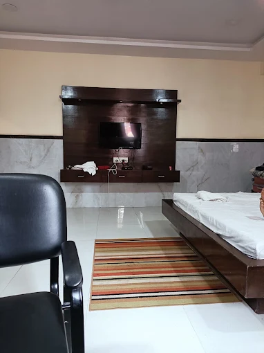 Comfortable Room at Madhav Seva Nyas